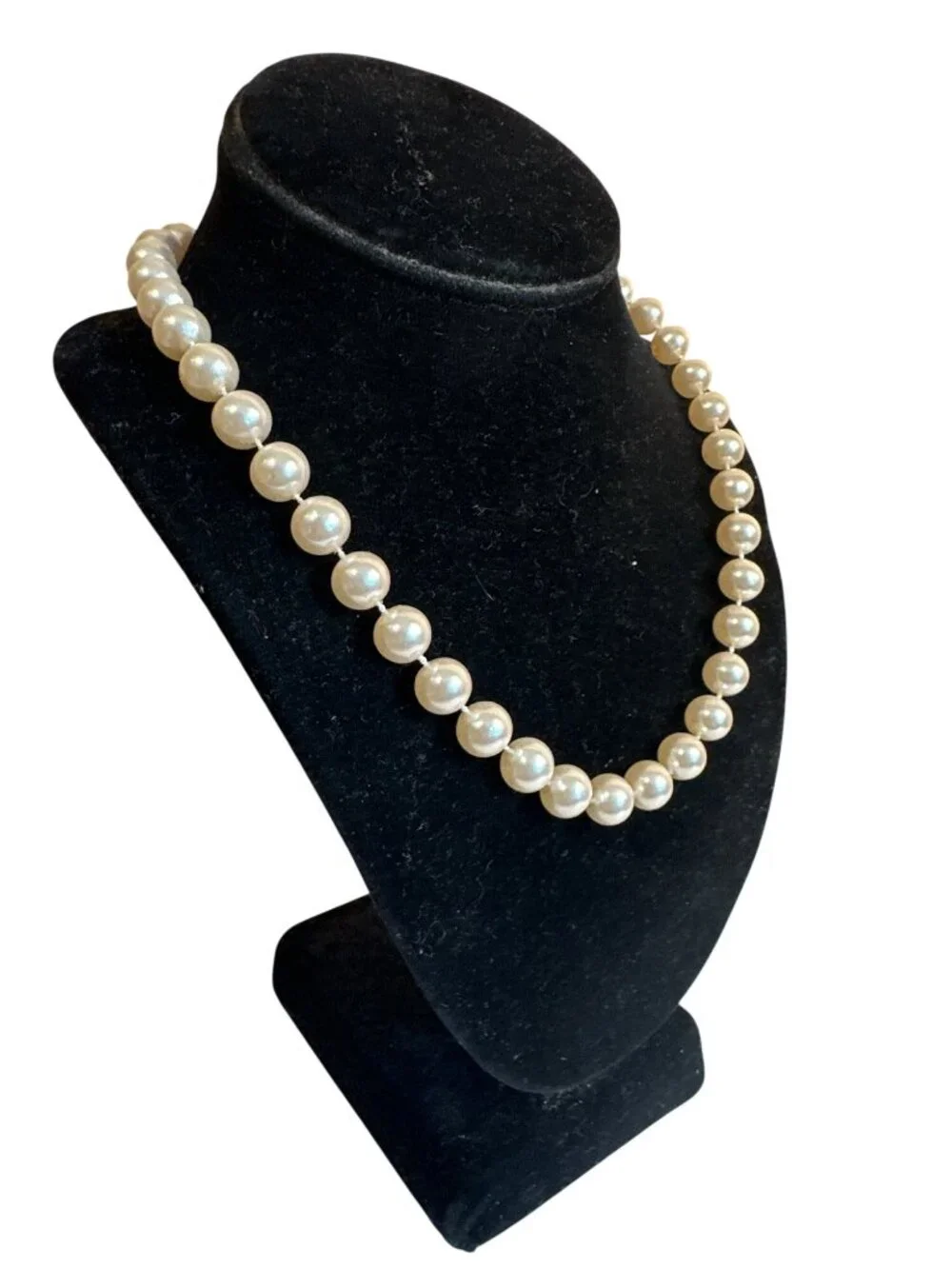 Vintage Faux Pearl Beaded Necklace Spring Clasp Closure Classic Design 18